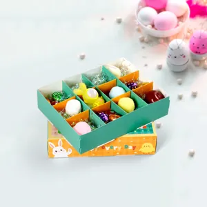 Boîte surprise de Pâques à 12 compartiments avec peluches et décorations colorées, cadre vert