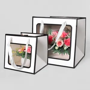 Sacchetti regalo bianchi minimalisti con bordi neri e finestre in PVC trasparente