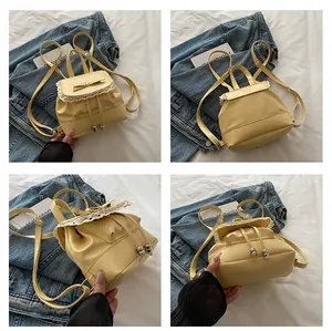 Détails d'un sac à dos jaune clair style ballet avec bordure en dentelle et nœud