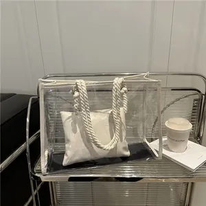 Μινιμαλιστική διάφανη τσάντα PVC με λαβές από βαμβάκι και εσωτερική υφασμάτινη θήκη