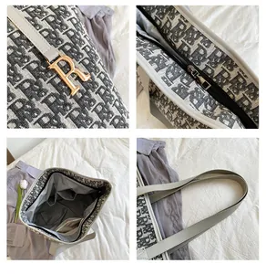 Détails du sac fourre-tout en toile jacquard avec motif R et boucle en métal