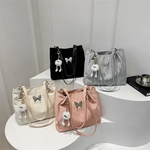 Dames Tote Bag Grote Capaciteit Met Metalen Vlinder Decoratie Gekreukt Fluweel Schoudertas Casual Dagelijks Woon-werkverkeer Mode Handtas
