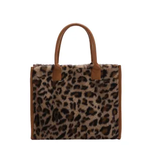 Borsa tote vintage leopardata in ecopelliccia con manici marroni in PU per l'autunno