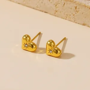 Pendientes de corazón en acero dorado con circonita efecto sol sobre piedra beige