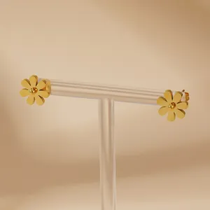 Boucles d'oreilles tournesol en acier inoxydable plaqué or 18k sur support transparent