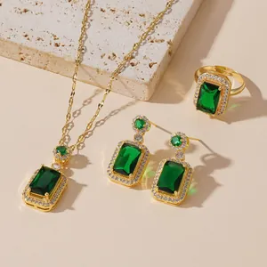 Parure de bijoux émeraude vintage avec collier boucles d'oreilles et bague