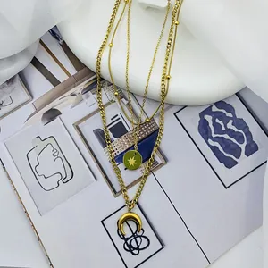 Dreilagige goldene Titanstahl-Halskette mit Stern- und Mondanhängern im Minimal-Stil