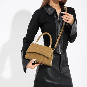Sac à main minimaliste marron café avec poignée tressée et bandoulière pour femme