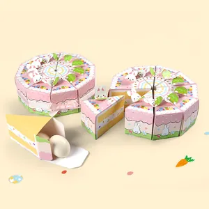 Boîte cadeau de Pâques rose en forme de gâteau avec lapins et rubans décoratifs