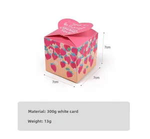 Detailed view of pink strawberry gift box featuring heart-shaped fold and 7x7x7cm size