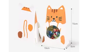 Vista frontal y trasera de una caja de regalo con forma de gato y ventana de 15x10x5 cm