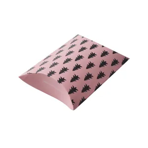 Caja de regalo rosa con forma de almohada, pinos negros y mensaje de agradecimiento