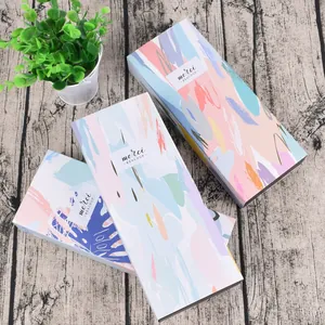 Coffrets cadeaux tiroirs avec lettrage merci et motifs de coups de pinceau colorés