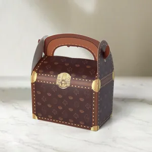 Vintage Schatzkiste Geschenkschachtel mit Kunstlederstruktur und praktischem Tragegriff