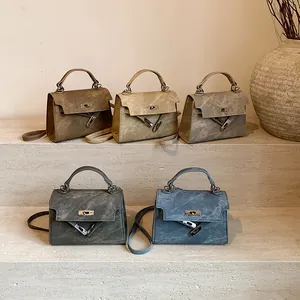 Mini borse a trapezio in toni Morandi con chiusura a scatto e manico superiore