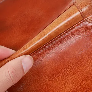 Λεπτομερής λήψη macro από γνήσιο δέρμα με κόκκους και μαλακή επεξεργασία στις άκρες