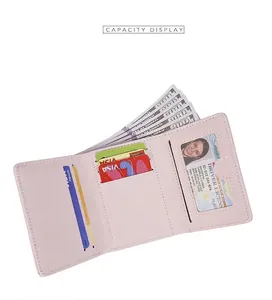 Details zur Kapazität der rosa dreifach faltbaren Geldbörse mit vielen Kartenfächern