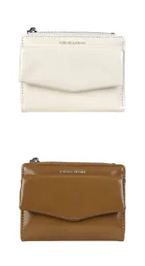 Détails des portefeuilles zippés crème et beige avec pochettes enveloppe et texture cuir