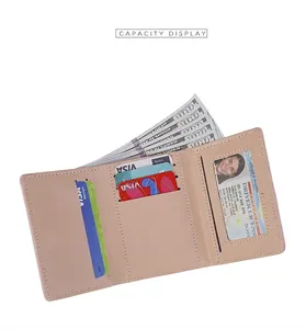 Detailansicht der rosa dreifach gefalteten Brieftasche mit Kartenfächern und Bargeldfach