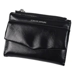 Portefeuille enveloppe chic en cuir brillant noir avec fermeture éclair et logo
