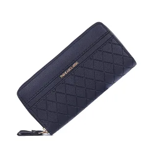 Portefeuille long en cuir noir pour femme avec motif matelassé classique et fermeture éclair