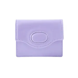 Portafoglio corto minimalista in pelle lavanda con patta a onda per donna alla moda