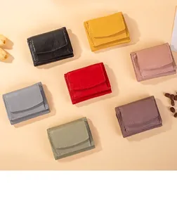 Detailansicht der Mini-Geldbörsen aus PU-Leder in sieben Farben mit Litschistruktur