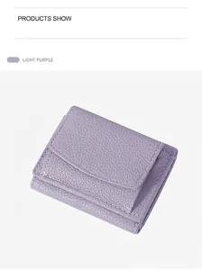 Nahaufnahme der hellvioletten Litschi-Textur auf einem kompakten Damen-Portemonnaie aus PU