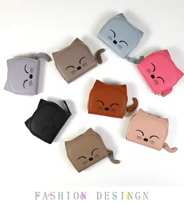 Détail de 8 portefeuilles chat en cuir PU coloré avec broderie et fermeture éclair queue