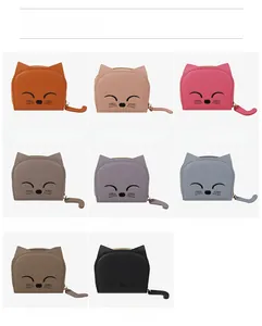 Vue détaillée des porte-monnaie chat en plusieurs couleurs et cuir texturé de qualité