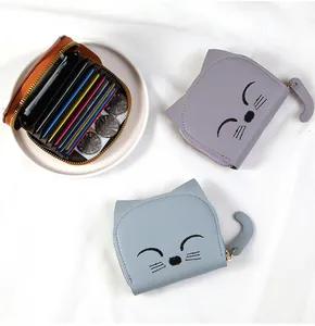 Détail du porte-cartes chat avec broderie mignonne et compartiment accordéon multi-fentes
