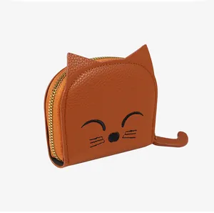 Détail d'un porte-monnaie chat mignon en cuir PU grainé avec broderie et fermeture