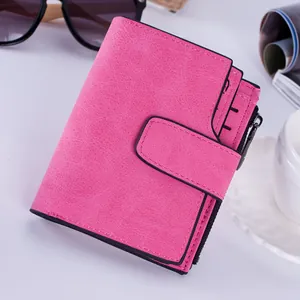 Portefeuille Court Vintage en Cuir PU Mat pour Femme Avec Poche Zippée Fermoir à Boucle Multi Emplacements Cartes
