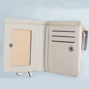 Simpatico portafoglio bifold beige da donna con fessure per carte e finestra per foto