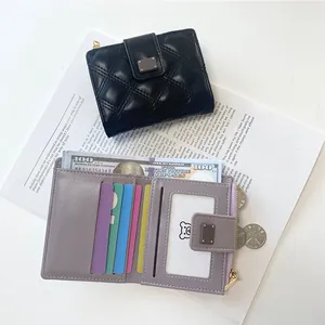 Petit portefeuille matelassé pour femme avec fentes pour cartes et poche zippée