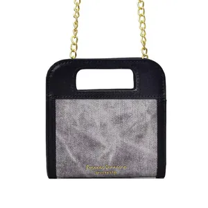 Mini bolso bandolera de cadena con cuero sintético negro y diseño denim gris