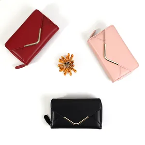 Minimalistische Briefumschlag-Geldbörsen für Damen in Schwarz, Rosa und Dunkelrot mit Golddekor