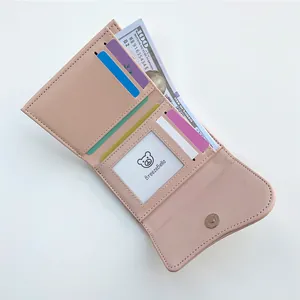 Portafoglio minimalista in pelle PU rosa con scomparti per carte e chiusura magnetica