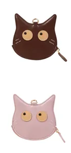 Dettaglio di portamonete in pelle PU a forma di gatto marrone e rosa con finiture dorate