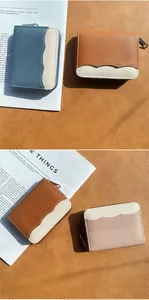 Dettaglio dei portamonete in pelle a grana multicolore con cerniera in metallo lucido