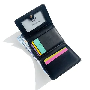 Portefeuille noir à trois volets en cuir avec fentes pour cartes et fenêtre d'identité