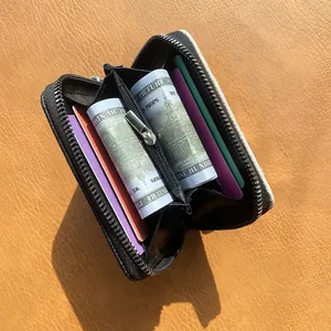 Portamonete in pelle nera stile giapponese con cerniera e scomparti per carte