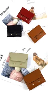 Details von vier bunten PU-Leder-Geldbörsen mit goldenen Nieten und Wellen-Design