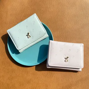 Portefeuille femme mignon à trois volets avec gaufrage carotte et lapin doré