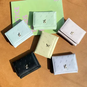 Portefeuilles courts pour femmes aux couleurs pastel avec motifs de lapin et carotte