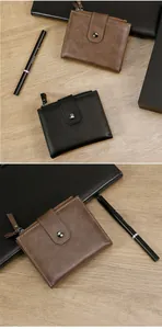 Detailansicht der Vintage-Lederbrieftasche mit feinen Nähten und Reißverschlussfach