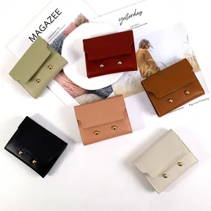 Minimalistische PU Leder Damen Kleine Geldbörse Kontrastnähte Nieten Dekor Kompakte 3-Fach Mini Geldbeutel Kartenfach Kartenhalter