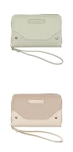 Details der gestreiften Cord- und Leder-Patchwork-Geldbörsen mit goldenen Nieten