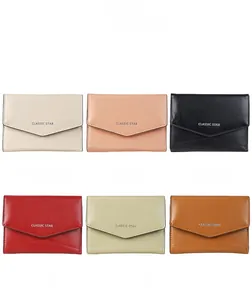 Portefeuilles enveloppe à trois volets en plusieurs couleurs avec texture classique