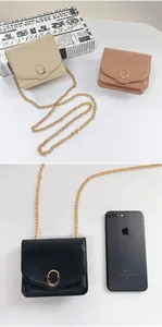 Mini Umhängetasche Detailansicht in drei Farben und Größenvergleich mit einem Telefon